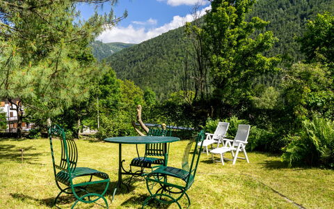 Villa Biino: Plante, Sky, Himmel, Plantesamfund, Natur, Bjerg, Naturlige Landskab, Træ, Skygge, Stol