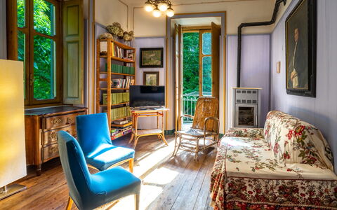 Villa Biino: Møbel, Billedramme, Bygning, Grøn, Vindue, Azure, Stol, Træ, Belysning, Indretning