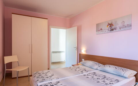 Pietrabruna 665: Soveværelse, Seng, Værelse, Møbel, Ejendom, Sengetøj, Bed Frame, Indretning, Etage, Loft