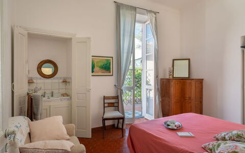 Molini di Prelà 627: Møbel, Bygning, Bord, Cabinetry, Komfort, Azure, Textile, Træ, Billedramme, Indretning