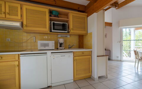 Lacanau 680: Cabinetry, Ejendom, Møbel, Vindue, Countertop, Bygning, Træ, Indretning, Køkken Apparat, Køkken