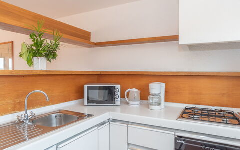 Palau 692: Køkkenvask, Cabinetry, Ejendom, Håndvask, Countertop, Hvid, Køkken, Plante, Tap, Køkken Apparat