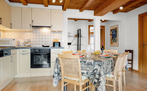 Les Crosets 606: Ejendom, Møbel, Cabinetry, Træ, Bord, Indretning, Køkken Apparat, Countertop, Komfur, Gulvbelægning