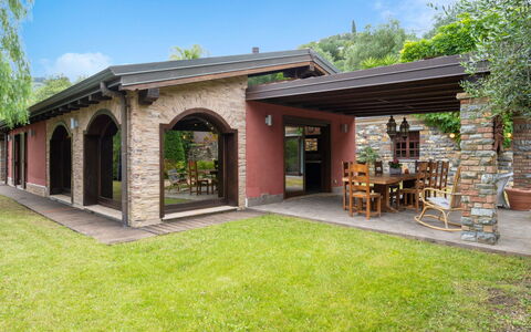Villa Monterosso (Imp420): Tag, Hjem, Hus, Dør, Have, Estate, Sommerhus, Kolonne, Skygge, Stuehus