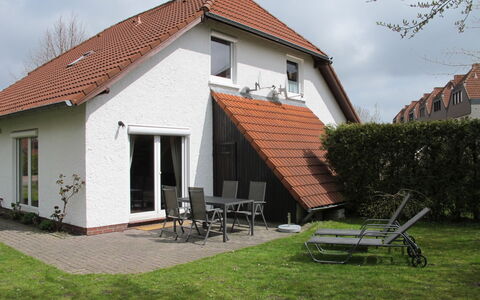 Mee(H)Rzeit (Hok106): Plante, Himmel, Bygning, Vindue, Sky, Møbel, Land Lot, Hus, Træ, Boligområde