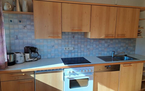 Ragusa: Køkkenvask, Cabinetry, Countertop, Ejendom, Håndvask, Køkken Apparat, Komfur, Køkken, Træ, Indretning