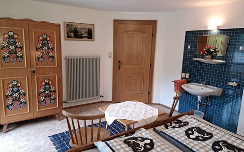 Maiklerhof: Billedramme, Ejendom, Møbel, Blå, Bord, Træ, Indretning, Gulvbelægning, Stue, Etage