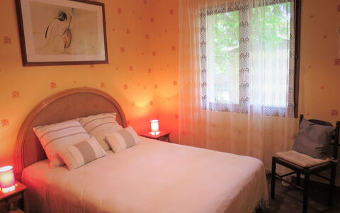 La Rose des Sables: Soveværelse, Seng, Værelse, Møbel, Ejendom, Sengetøj, Bed Frame, Indretning, Sengetøj, Væg