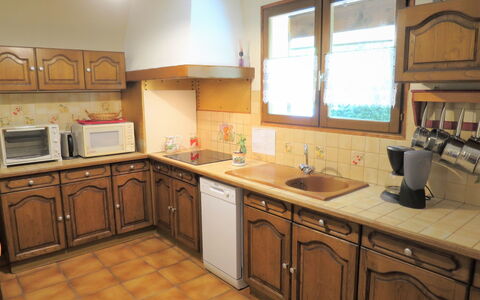 La Rose des Sables: Countertop, Cabinetry, Værelse, Køkken, Ejendom, Møbel, Bygning, Håndvask, Etage, Komfur