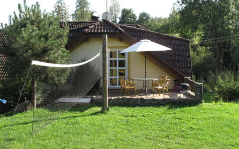 Horakova: Hus, Ejendom, Sommerhus, Hjem, Arkitektur, Bygning, Land Lot, Træ, Landdistrikt, Tag