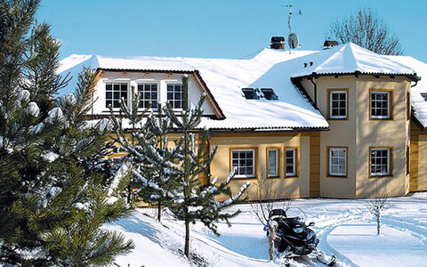 Horakova: Himmel, Sne, Bygning, Vindue, Plante, Træ, Hældning, Hus, Sommerhus, Fryser