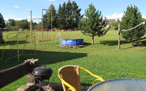 Horakova: Ejendom, Græs, Land Lot, Gård, Backyard, Træ, Ejendom, Lawn, Hjem, Hus