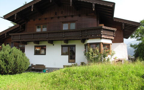 Josef: Plante, Himmel, Bygning, Vindue, Hus, Land Lot, Træ, Græs, Sommerhus, Landdistrikt
