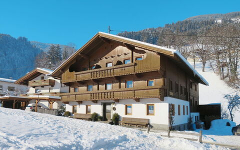 Bauernhaus Schusterhäusl: Sne, Vinter, Ejendom, Hus, Bjerglandsby, Bjerg, Hill Station, Hjem, Piste, Bygning