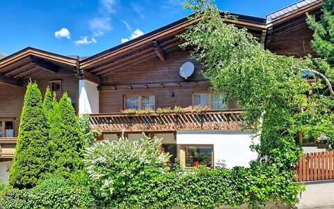 Beate: Hus, Busk, Hjem, Boligområde, Sommerhus, Have, Bunddække, Gård, Estate