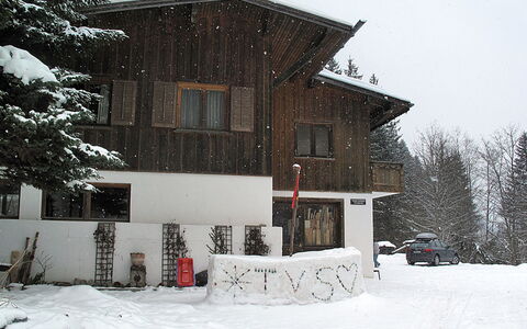 Alpenchalet Silbertal: Sne, Vinter, Hus, Ejendom, Fryser, Hjem, Træ, Bygning, Arkitektur, Tag