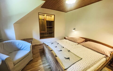 Knaushof: Soveværelse, Træ, Seng, Etage, Indretning, Gulvbelægning, Loft, Sengetøj, Sengetøj, Bed Frame
