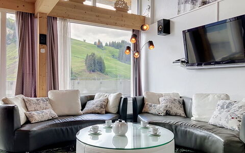 Les Cimes: Møbel, Indretning, Couch, Stue, Loft, Hjem, Belysning, Gulvbelægning, Lejlighed, Værelse