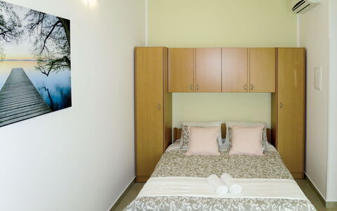 Šibenik 668: Soveværelse, Seng, Værelse, Møbel, Ejendom, Indretning, Sengetøj, Bed Frame, Sengetøj, Væg
