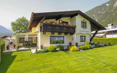 Alpenheim Haid: Himmel, Plante, Bygning, Ejendom, Vindue, Bjerg, Hus, Sky, Træ, Land Lot