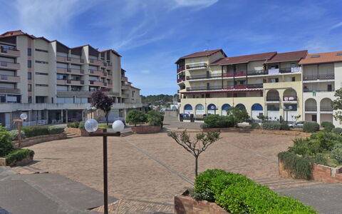 Capbreton 200: Vand, Himmel, Bygning, Azure, Bjerg, Træ, Arkitektur, Krop Af Vand, Sø, Kvarter