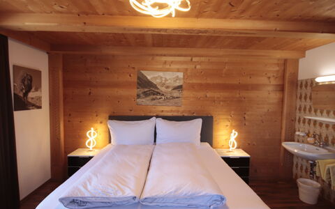 Gangerhof: Træ, Møbel, Indretning, Gulvbelægning, Etage, Værelse, Loft, Soveværelse, Seng, Bed Frame