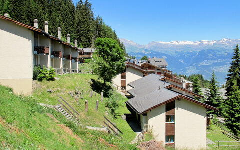 Thyon-Les Collons 626: Bjergrige Landskabsformer, Bjerg, Ejendom, Hus, Bjergkæde, Alps, Hill Station, Ejendom, Bjerglandsby, Arkitektur