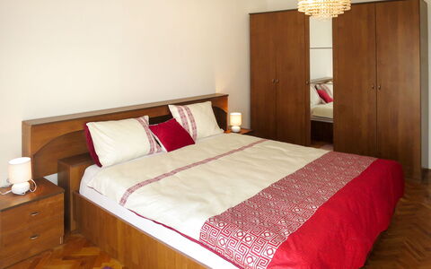 Stjepan: Soveværelse, Seng, Møbel, Sengetøj, Værelse, Sengetøj, Ejendom, Madras, Bed Frame, Hårdttræ