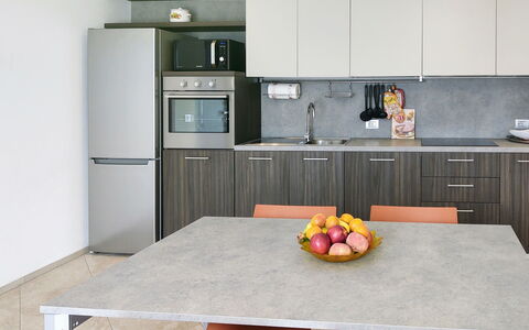 Gera Lario 618: Cabinetry, Countertop, Bord, Ejendom, Møbel, Mad, Bordservice, Komfur, Køkken, Køkken Apparat