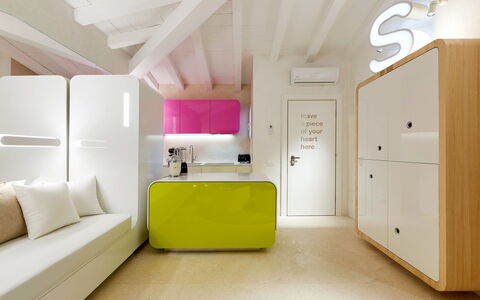 San Teodoro 733: Bygning, Møbel, Ejendom, Cabinetry, Komfort, Belysning, Purple, Hus, Arkitektur, Træ