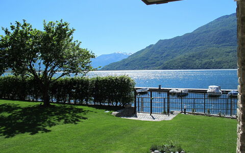 Brezza di Lago: Vand, Himmel, Plante, Ejendom, Azure, Skygge, Træ, Hus, Sø, Vegetationen