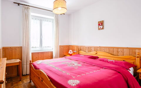 Moena 626: Møbel, Ejendom, Bygning, Træ, Textile, Vindue, Indretning, Bed Frame, Seng, Etage