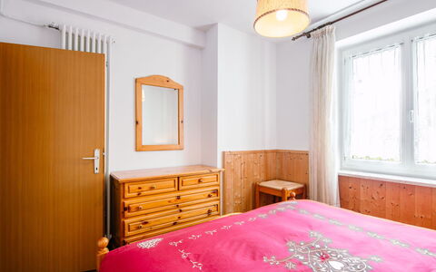 Moena 626: Møbel, Cabinetry, Bygning, Ejendom, Vindue, Komfort, Træ, Bed Frame, Textile, Skuffe