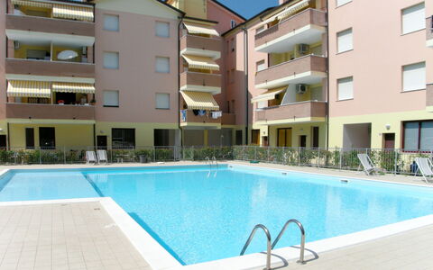 Rosolina Mare 621: Plante, Bygning, Vindue, Træ, Arkitektur, Urban Design, Skygge, Fritid, Hus, Sommerhus