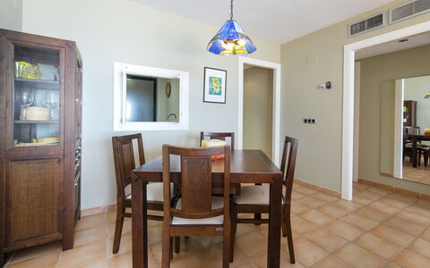Altea 763: Værelse, Ejendom, Spisestue, Etage, Møbel, Bygning, Indretning, Hus, Bord, Loft