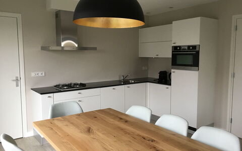 Oesterdam Resort: Countertop, Værelse, Ejendom, Møbel, Indretning, Køkken, Hus, Loft, Etage, Bygning