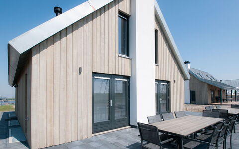 Oesterdam Resort: Himmel, Bord, Ejendom, Møbel, Vindue, Skygge, Træ, Indretning, Bygning, Sidespor