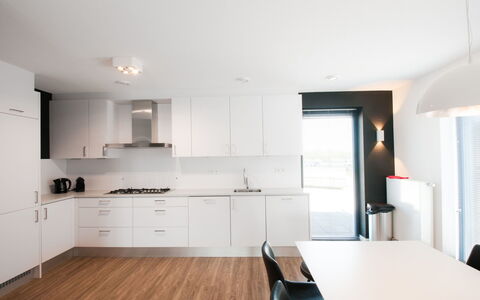 Oesterdam Resort: Cabinetry, Bygning, Møbel, Countertop, Træ, Køkken, Skuffe, Gulvbelægning, Etage
