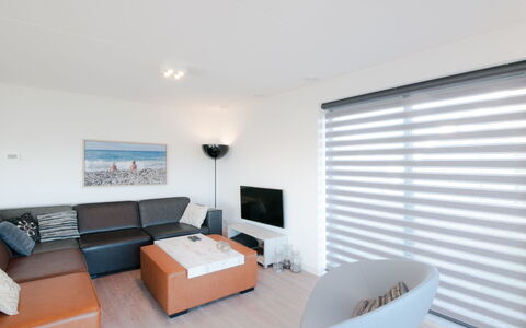 Oesterdam Resort: Møbel, Ejendom, Couch, Television, Komfort, Window Blind, Indretning, Stue, Arkitektur, Etage