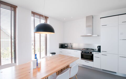 Oesterdam Resort: Cabinetry, Ejendom, Countertop, Bord, Træ, Køkken, Indretning, Arkitektur, Køkken Apparat, Etage