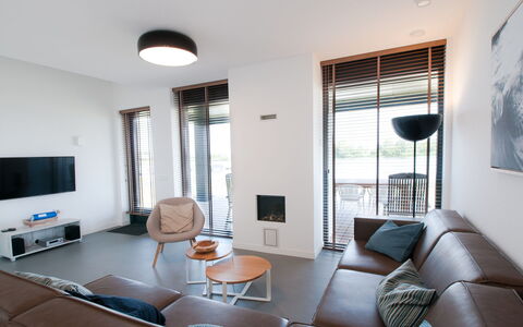 Oesterdam Resort: Couch, Møbel, Ejendom, Bord, Azure, Komfort, Vindue, Stol, Skygge, Dør