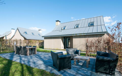 Oesterdam Resort: Ejendom, Hus, Hjem, Boligområde, Tag, Bygning, Ejendom, Arkitektur, Græs, Backyard