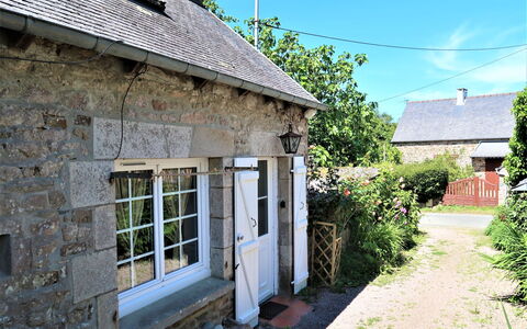 Gwenn: Plante, Bygning, Ejendom, Vindue, Himmel, Sky, Hus, Træ, Træ, Sommerhus