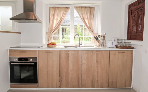 Gwenn: Cabinetry, Countertop, Ejendom, Vindue, Køkken, Træ, Indretning, Belysning, Etage