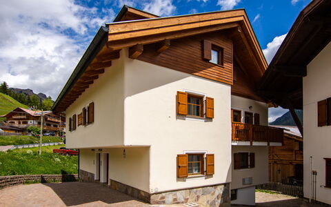 Pozza di Fassa 607: Himmel, Sky, Bygning, Plante, Ejendom, Vindue, Hus, Arkitektur, Træ