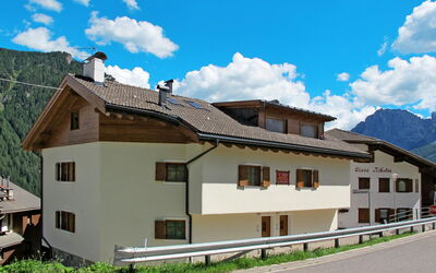 Pozza di Fassa 607: Ejendom, Hus, Bygning, Stad, Boligområde, Hjem, Bjerg, Tag, Ejendom, Arkitektur