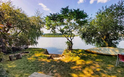 Pondside Retreat & Canoe: Sky, Vand, Himmel, Plante, Vandressourcer, Ejendom, Plantesamfund, Naturlige Landskab, Afdeling, Land Lot