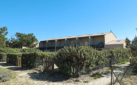 Carcans Plage 601: Himmel, Plante, Plantesamfund, Bygning, Vindue, Træ, Land Lot, Skygge, Landskab, Hus
