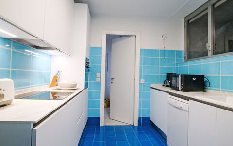Roquebrune Cap Martin 601: Køkken, Gulvbelægning, Større Bandage, Etage, Køkken Apparat, Countertop, Indretning, Loft, Værelse, Køkkenvask