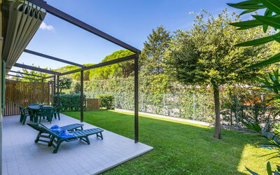 Green Village Eco Resort 609.2: Træ, Belysning, Indretning, Gulvbelægning, Etage, Stue, Ejendom, Hårdttræ, Bord, Bjælke